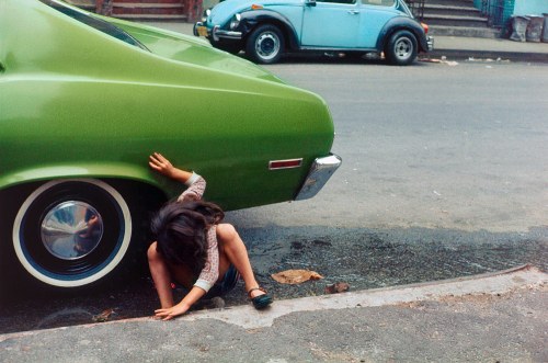 helen-levitt-squatting-girl_spider-girl-new-york-city-1980